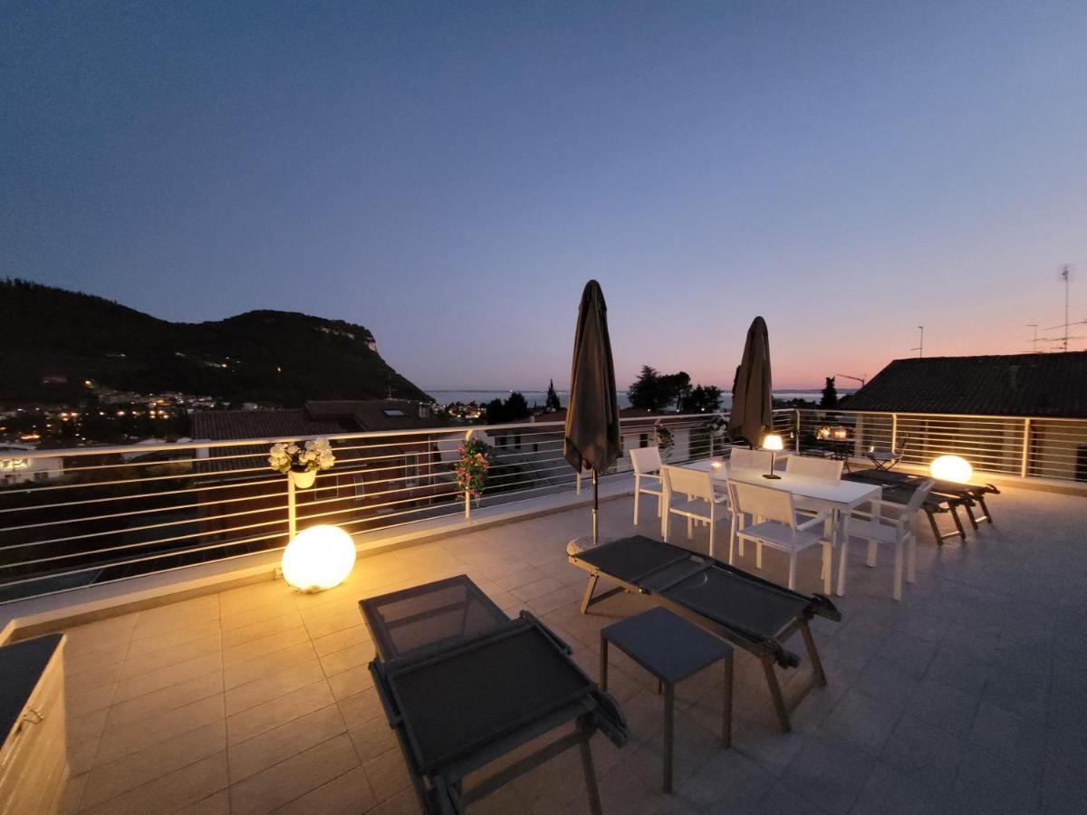 Garda View - Nuovo Appartamento Con Solarium Vista Lago エクステリア 写真