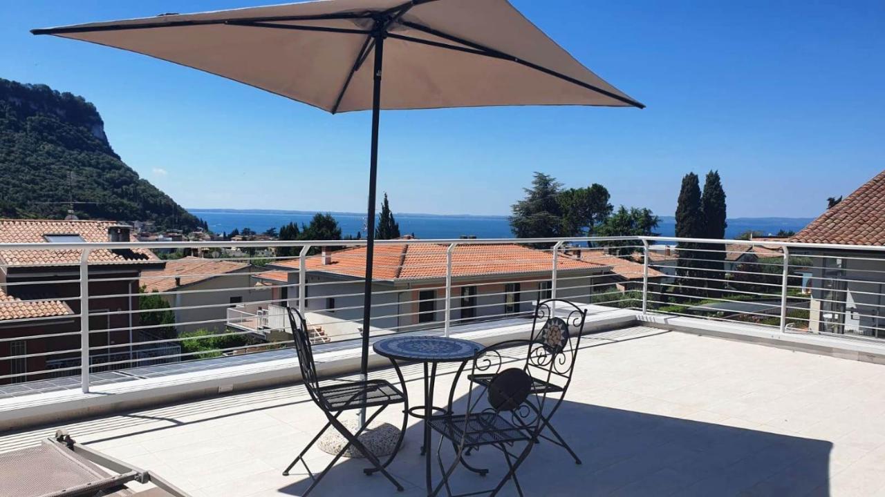 Garda View - Nuovo Appartamento Con Solarium Vista Lago エクステリア 写真